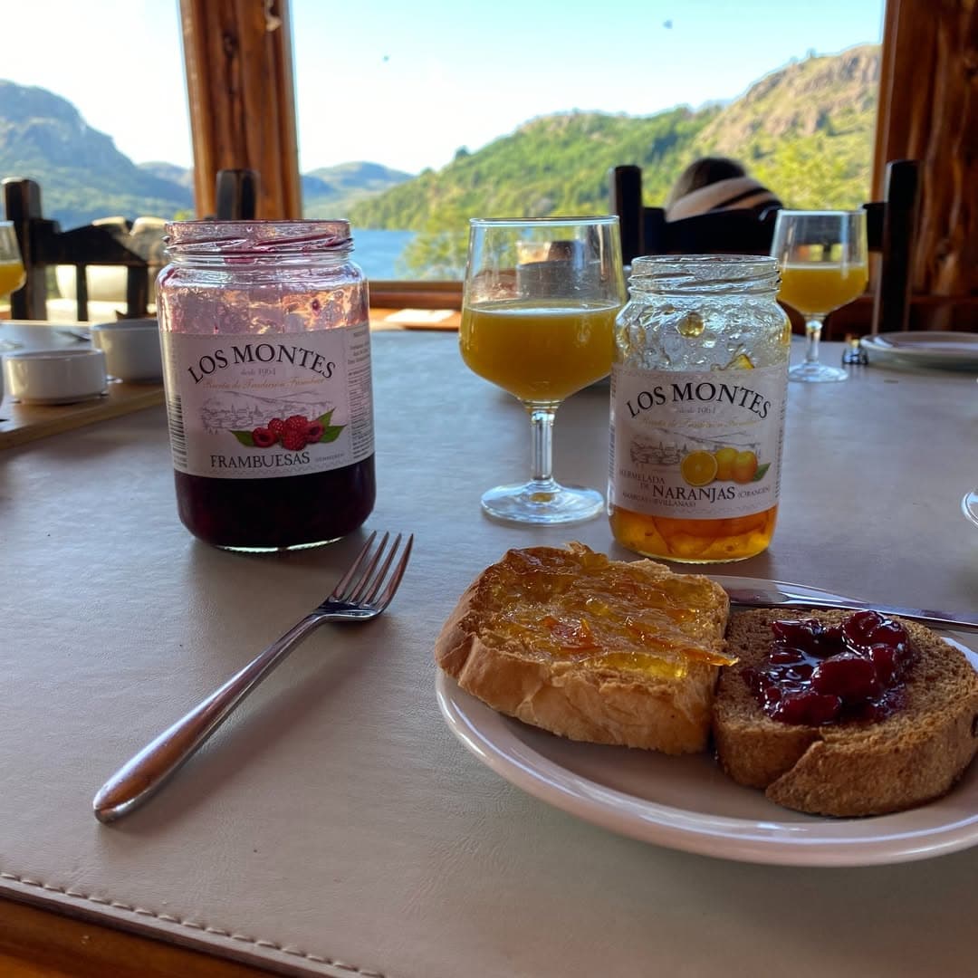 Desayuno con mermeladas Los Montes